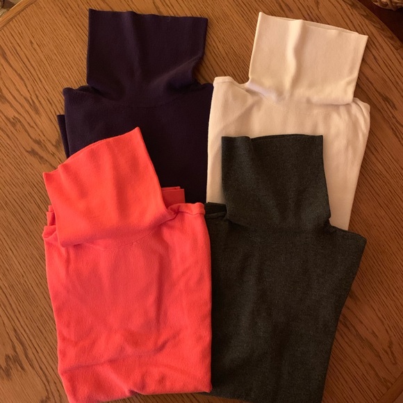 Liz Claiborne Sweaters - Liz Claiborne short sleeve knit turtleneck -four